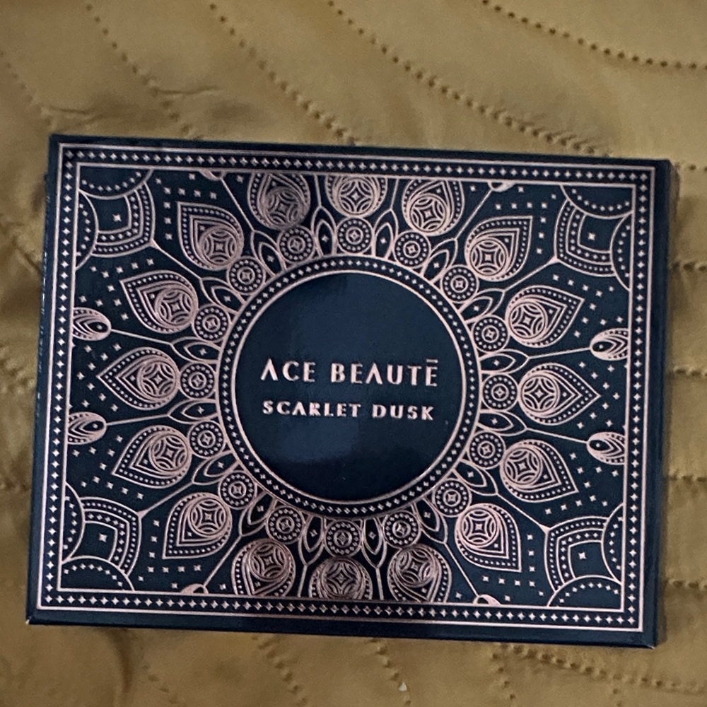 Ace Beauté Scarlet Dusk Eyeshadow Palette